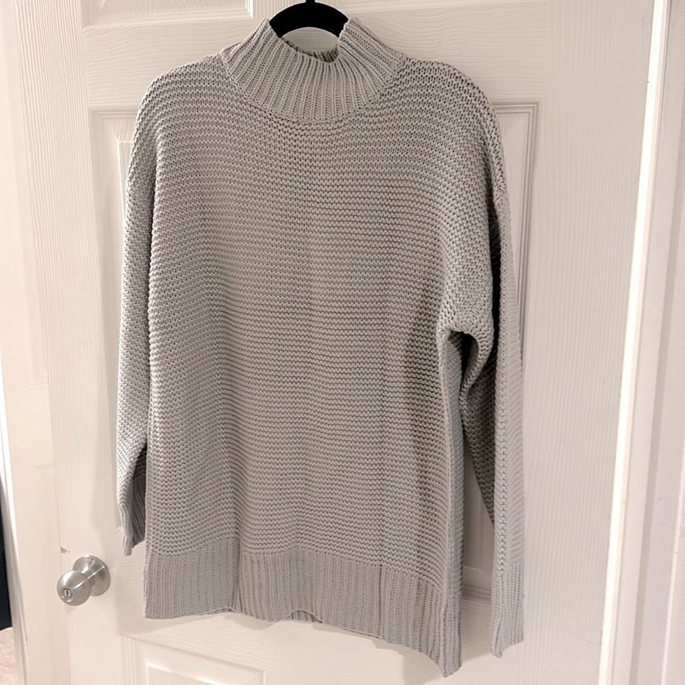 Heavy knot cable knit gray large 100% acrylic sweater brand new without tags